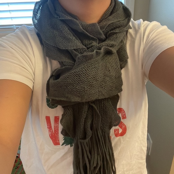 Cute Ruffle Scarf - Picture 3 of 4